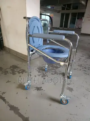 Four Wheel Drive Commode Wheelchair轟動wheelchair堥那wheelchair Medical