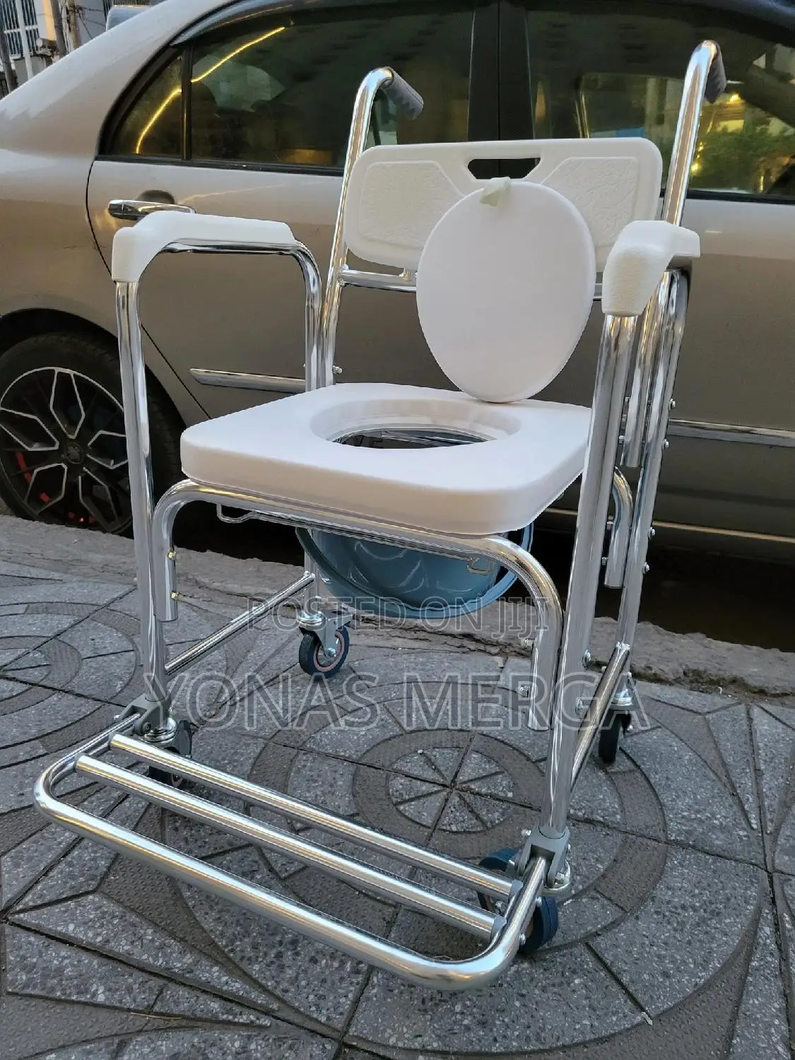 High-Quality Commode Chair劂嶍 Ensures Hygienic and Comfortable Use