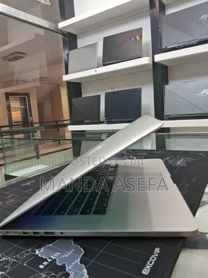 New Laptop Apple MacBook Pro 2015 16GB Intel Core I7 SSD 256GB