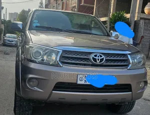 Toyota Fortuner 2.5 D AWD 2011 Gold