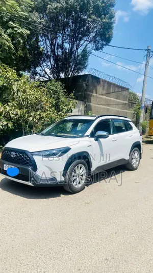 Toyota Corolla Cross Hybrid 2023 White