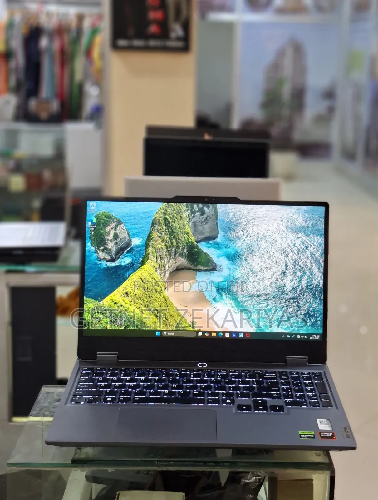 New Laptop Lenovo LOQ 15IRH8 16GB AMD Ryzen 7 SSD 1T
