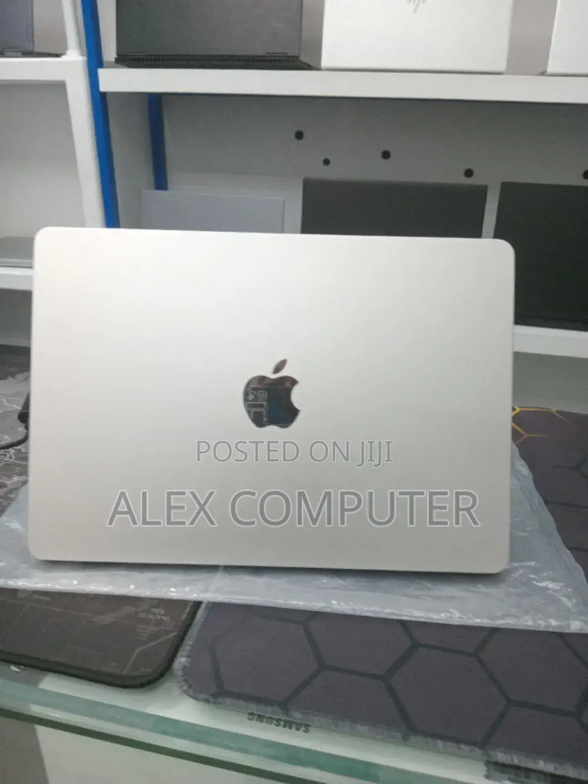New Laptop Apple MacBook Air 2022 M2 8GB Apple M2 SSD 512GB