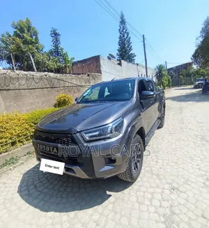 Toyota Hilux 2022 Gray
