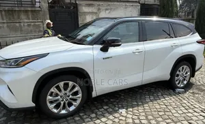 Toyota Highlander Hybrid 2023 Ivory