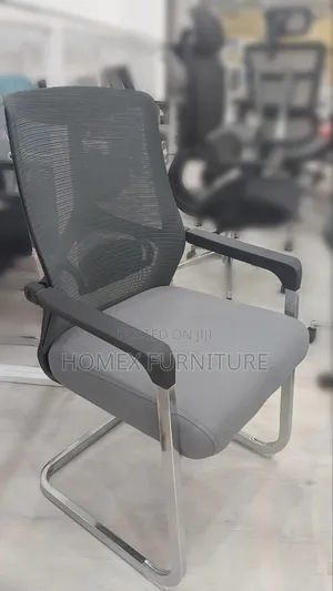 Office Guest Chair – Breathable Mesh Design