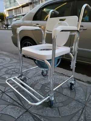 Commode Chair輝三portable Toilet癧宓wheels, Often With Brakes