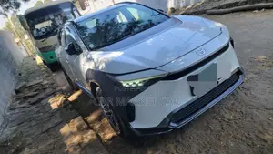 Toyota bZ4X 71.4 kWh AWD 2023 White