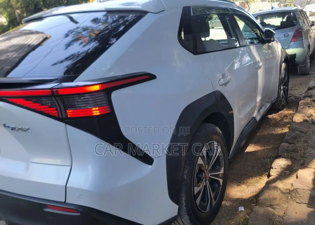 Toyota bZ4X 71.4 kWh AWD 2023 White