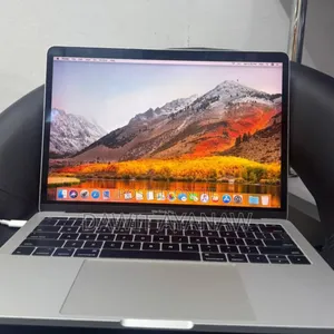 New Laptop Apple MacBook Pro 2017 8GB Intel Core i5 SSD 128GB