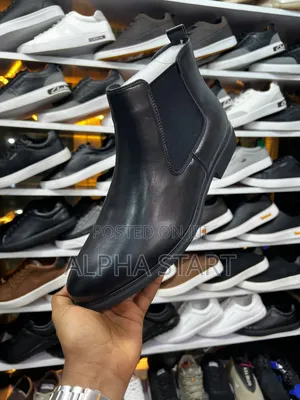 Elegant Leather Chelsea Boots Black Color