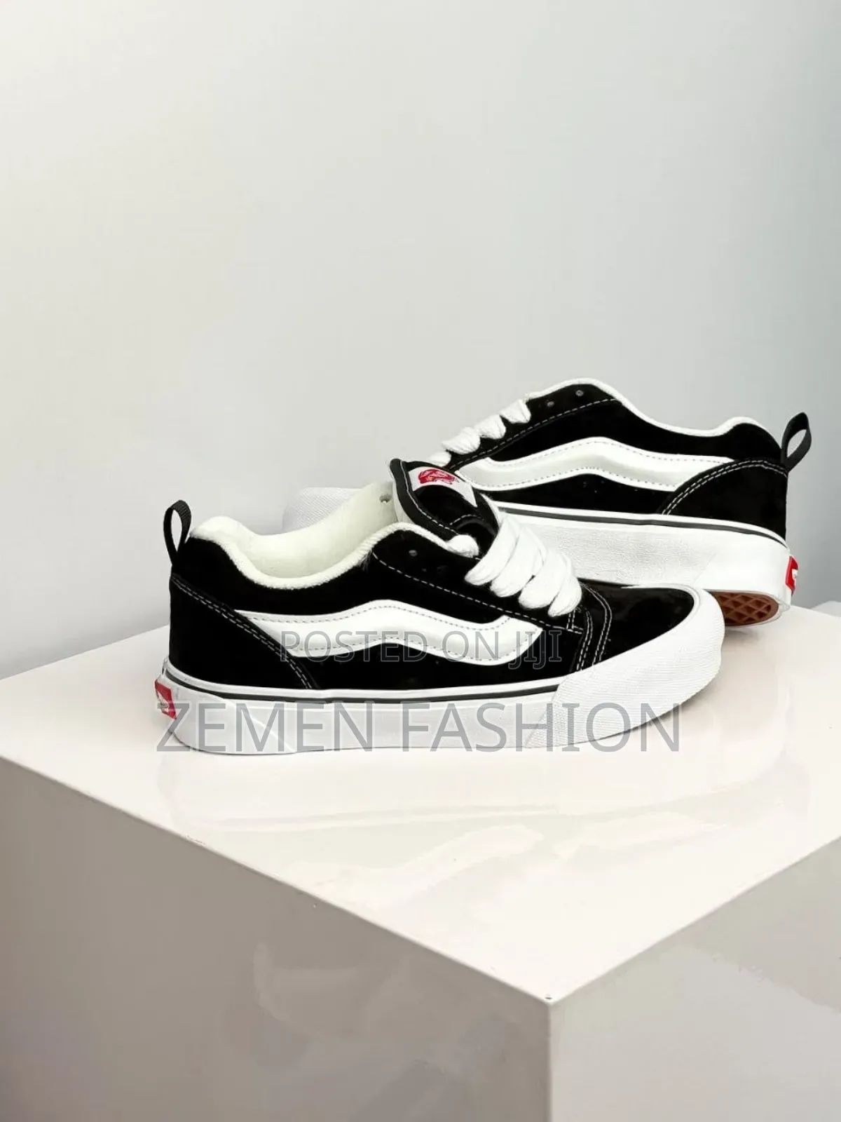 Vans Knu School