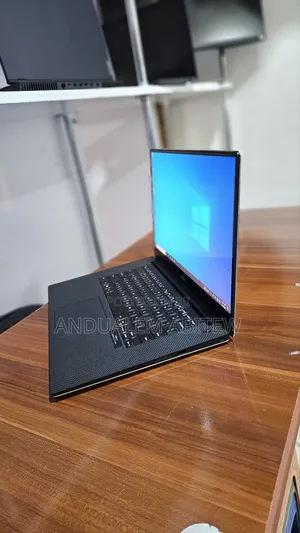 New Laptop Dell XPS 15 16GB Intel Core I7 SSD 512GB