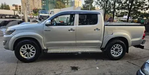 Toyota Hilux 2013 Gold