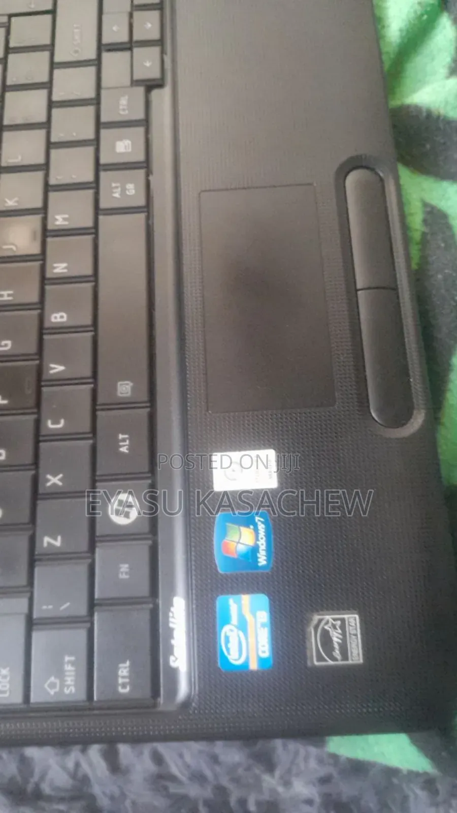 Laptop Toshiba Satellite L735 4GB Intel Core i3 HDD 500GB