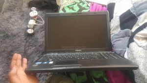Laptop Toshiba Satellite L735 4GB Intel Core i3 HDD 500GB