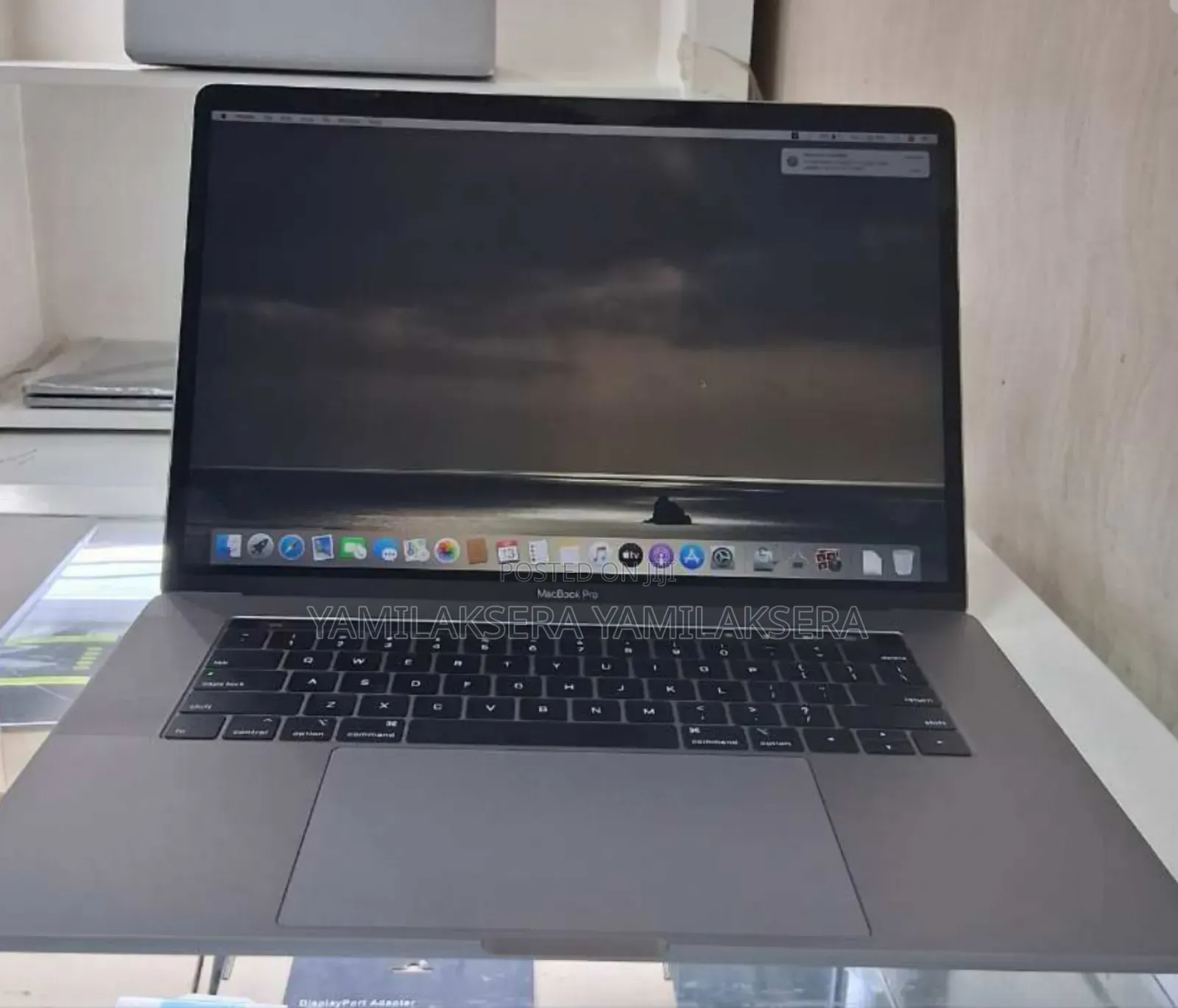 New Laptop Apple MacBook Pro 2019 32GB Intel Core i9 SSD 512GB