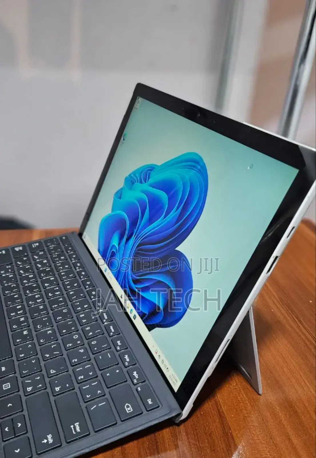 New Laptop Microsoft Surface Pro 7 8GB Intel Core I5 SSD 128GB