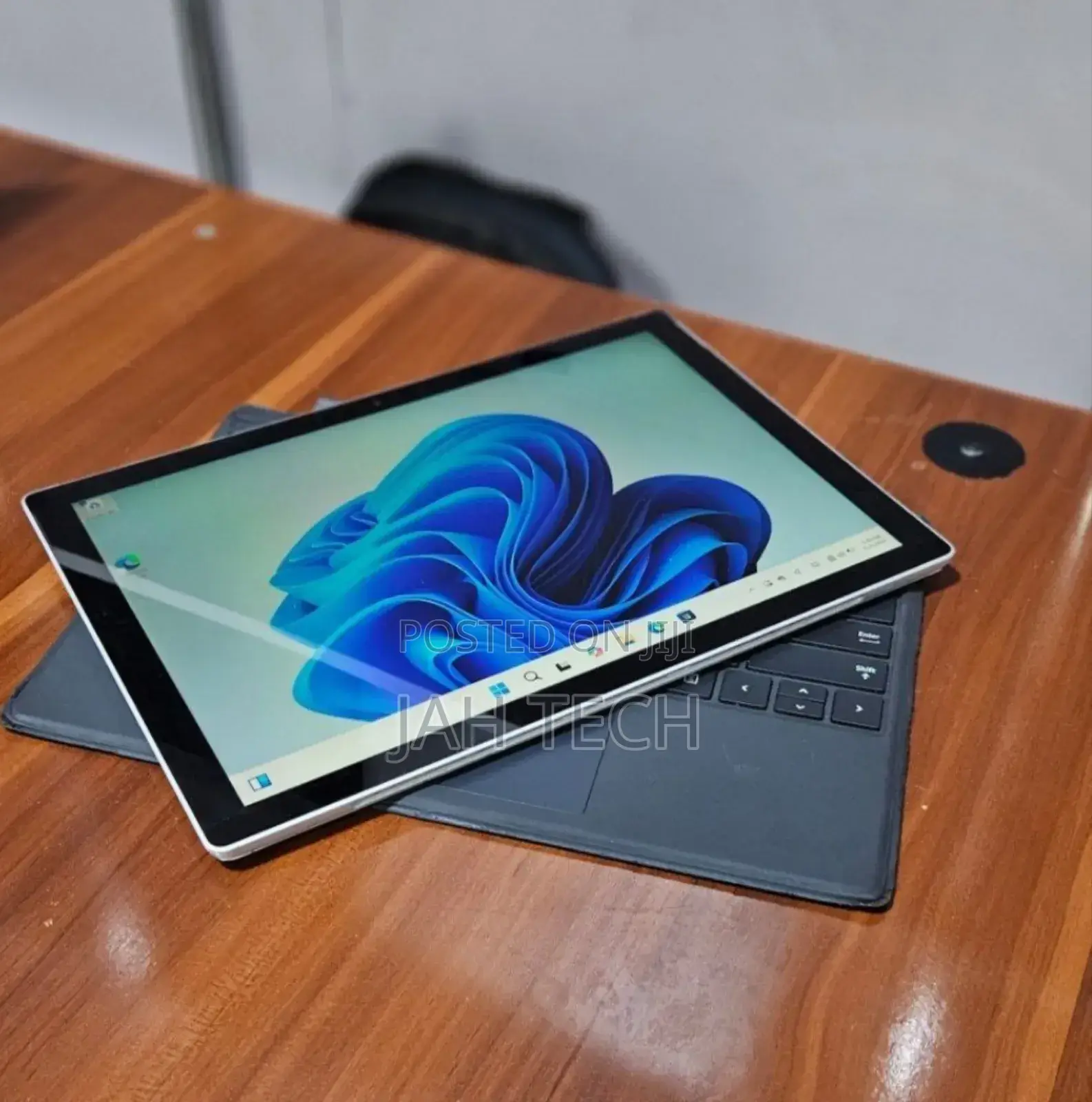 New Laptop Microsoft Surface Pro 7 8GB Intel Core I5 SSD 128GB