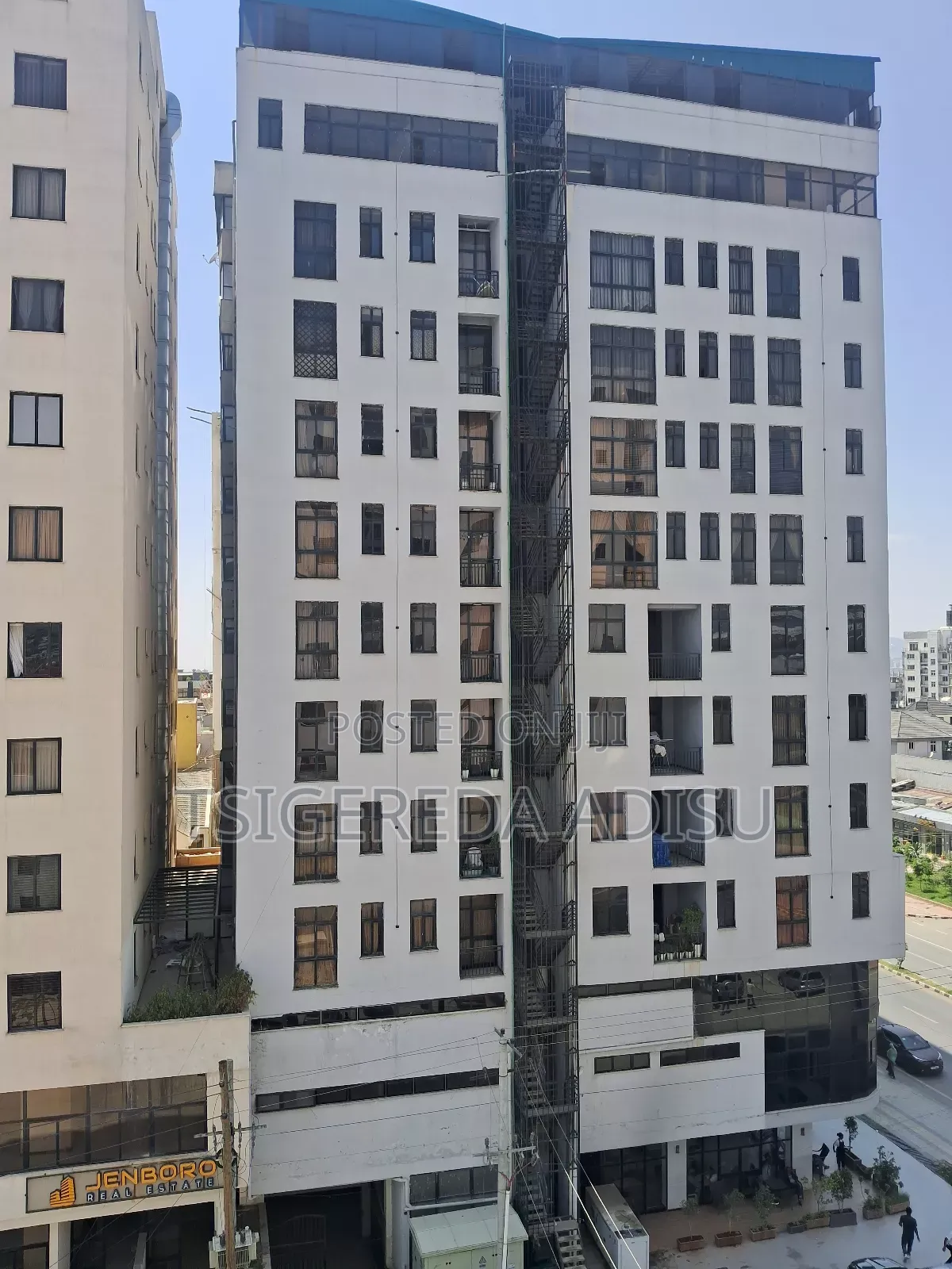Furnished 3bdrm Apartment in ጃንቦሮ ሪልስቴት, Bole for sale
