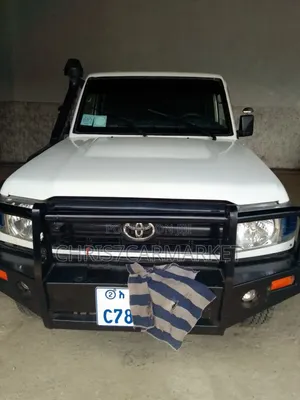 Toyota Land Cruiser 2018 White