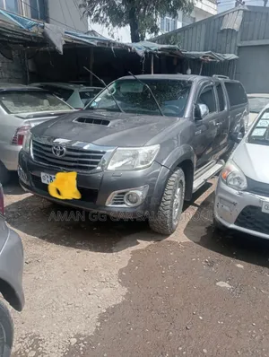Toyota Hilux 2014 Gray