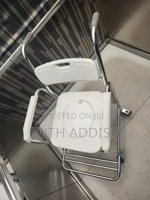 Commode Wheelchair轟隆wheelchair較高wheelchair奢侈wheelchair鳵的wheelchair