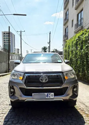 Toyota Hilux 2020 Silver