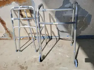 Aluminum Walker肖园walker on the Left Is a Folding Walker甄৳Walking