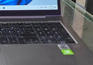 New Laptop HP ZBook Firefly 15 G7 16GB Intel Core I7 SSD 512GB