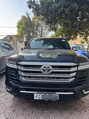 Toyota Land Cruiser LC300 2023 Black