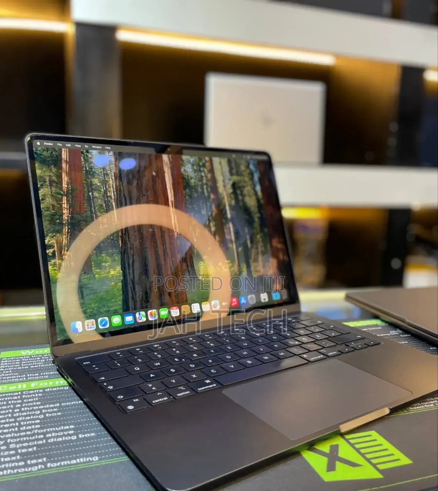 New Laptop Apple MacBook Air 2022 M2 24GB Apple M2 SSD 1T