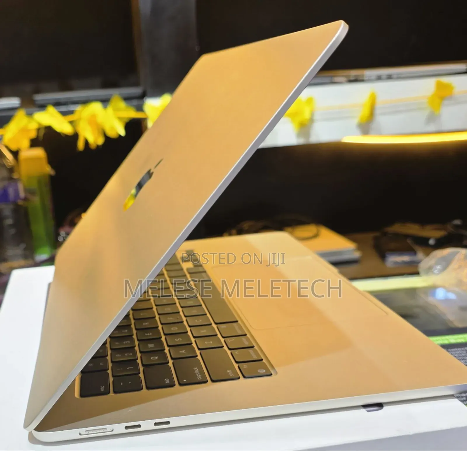 New Laptop Apple MacBook 8GB Apple M3 Pro SSD 256GB