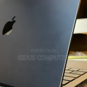 New Laptop Apple MacBook Air 2023 M2 24GB Apple M2 SSD 1T