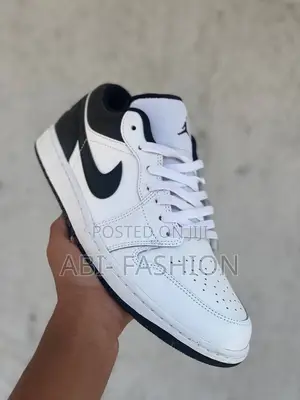 Air Jordan 1 Low Royal Color Balck X White