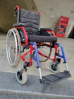 Wheelchair//Wheelchair凹巉 Comes With Removable Foot and Arm Rests