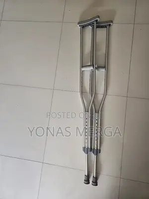 Axillary Crutches虢崍axillary Crutch Users Seeking Extra Comfort0辱kranch