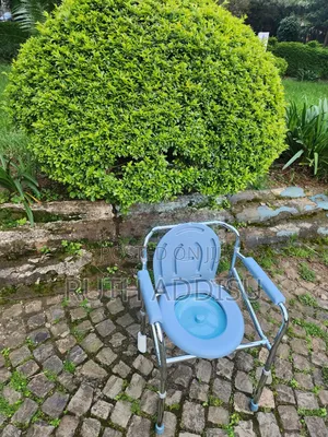 Toilet Chair癲馬commode Chair奔馳brand New Oldable Commode Chair痲你comode
