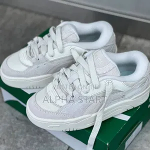 Puma- 180 Corduroy Sneakers 
 
Size #40 #41 #42 #43