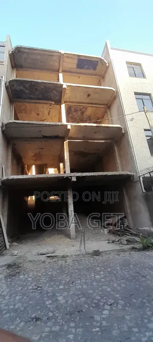 7bdrm House in Yoba, Akaky Kaliti for sale