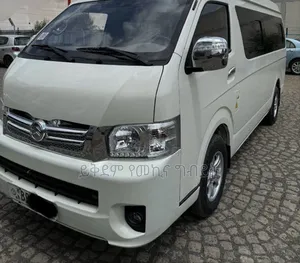 Bus 2025 White