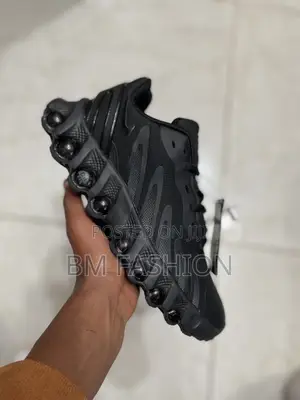 Nike Air Max Dn8 Men's Shoe in a Black Colorway