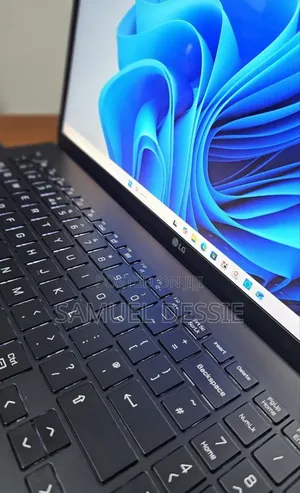 New Laptop LG Gram 15.6 16GB Intel Core I7 SSD 1T