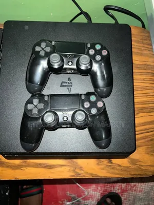Playstation 4 Slim Usde ያልተፈታ ምርጥ እቃ