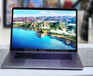 New Laptop Apple MacBook Pro 2017 16GB Intel Core I7 SSD 512GB