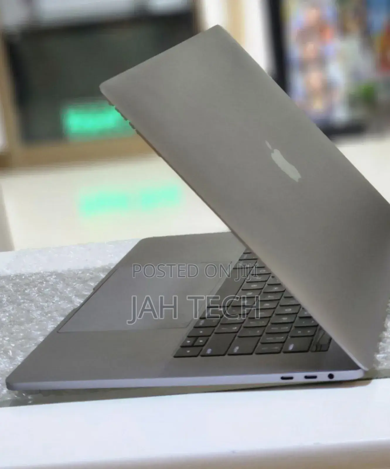New Laptop Apple MacBook Pro 2017 16GB Intel Core I7 SSD 512GB