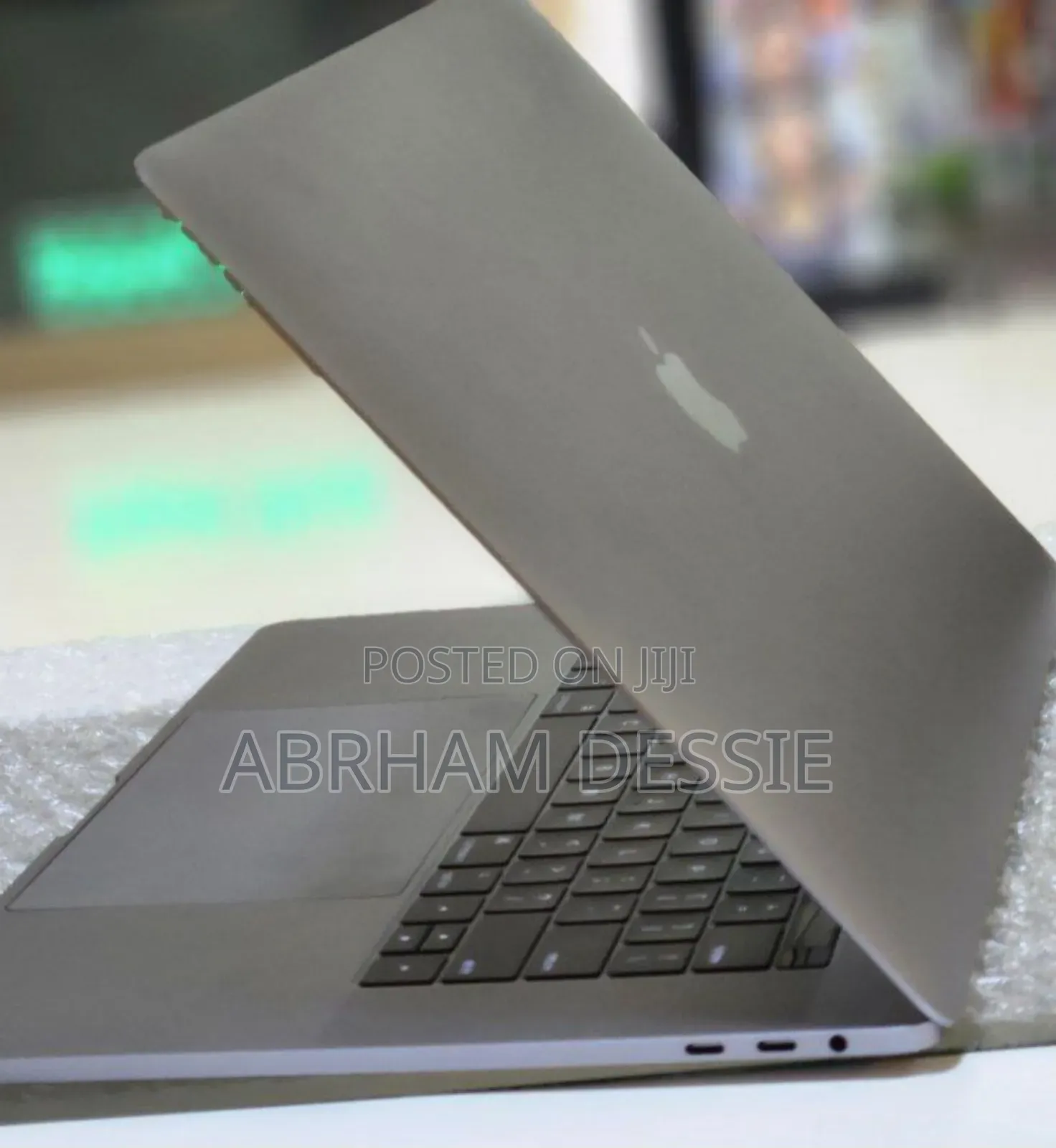 New Laptop Apple MacBook Pro 2017 4GB Intel Core I7 SSD 512GB