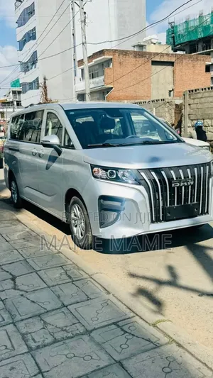 New BMW i7 2025 Silver