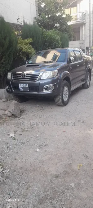 Toyota Hilux 2014 Gray