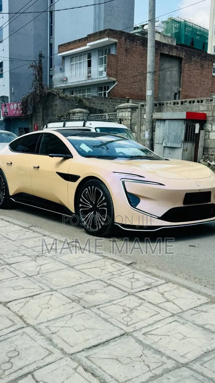 New Avatr 12 2025 Yellow